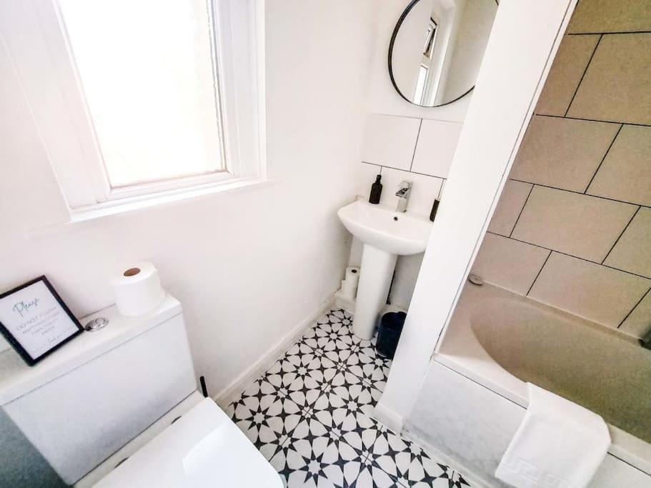 Appartement 3 Bed Flat Near To Cardiff And Cardiff Bay Extérieur photo