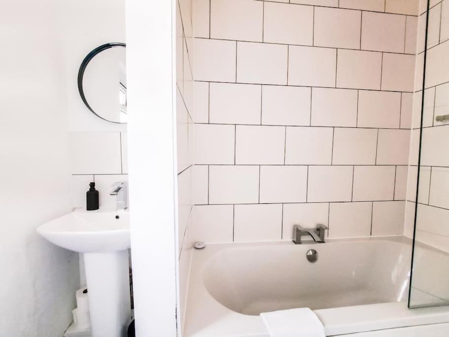 Appartement 3 Bed Flat Near To Cardiff And Cardiff Bay Extérieur photo
