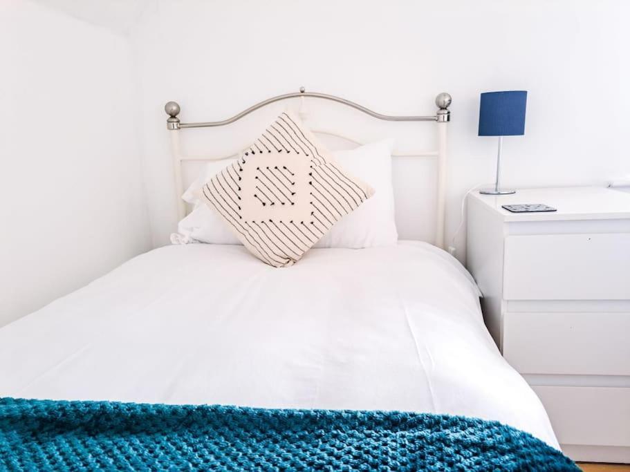 Appartement 3 Bed Flat Near To Cardiff And Cardiff Bay Extérieur photo